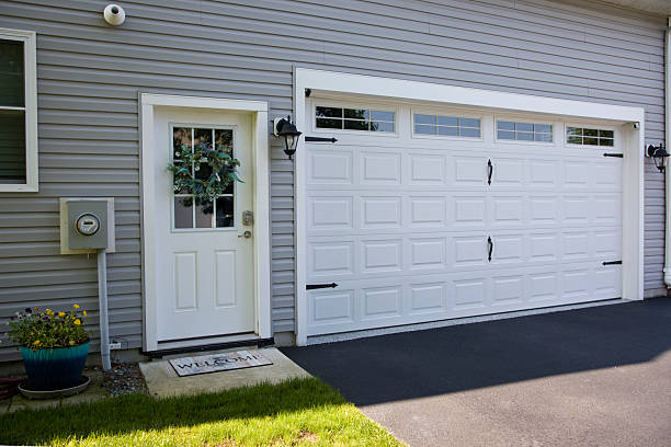 24/7 Emergency Garage Door Panel Replacement experts in Monticello, IL